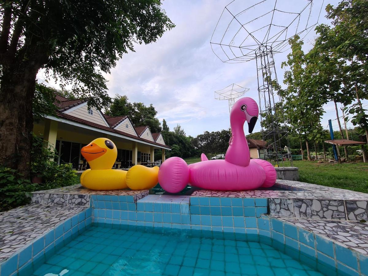 Phutawan Resort Chai Badan Exterior photo