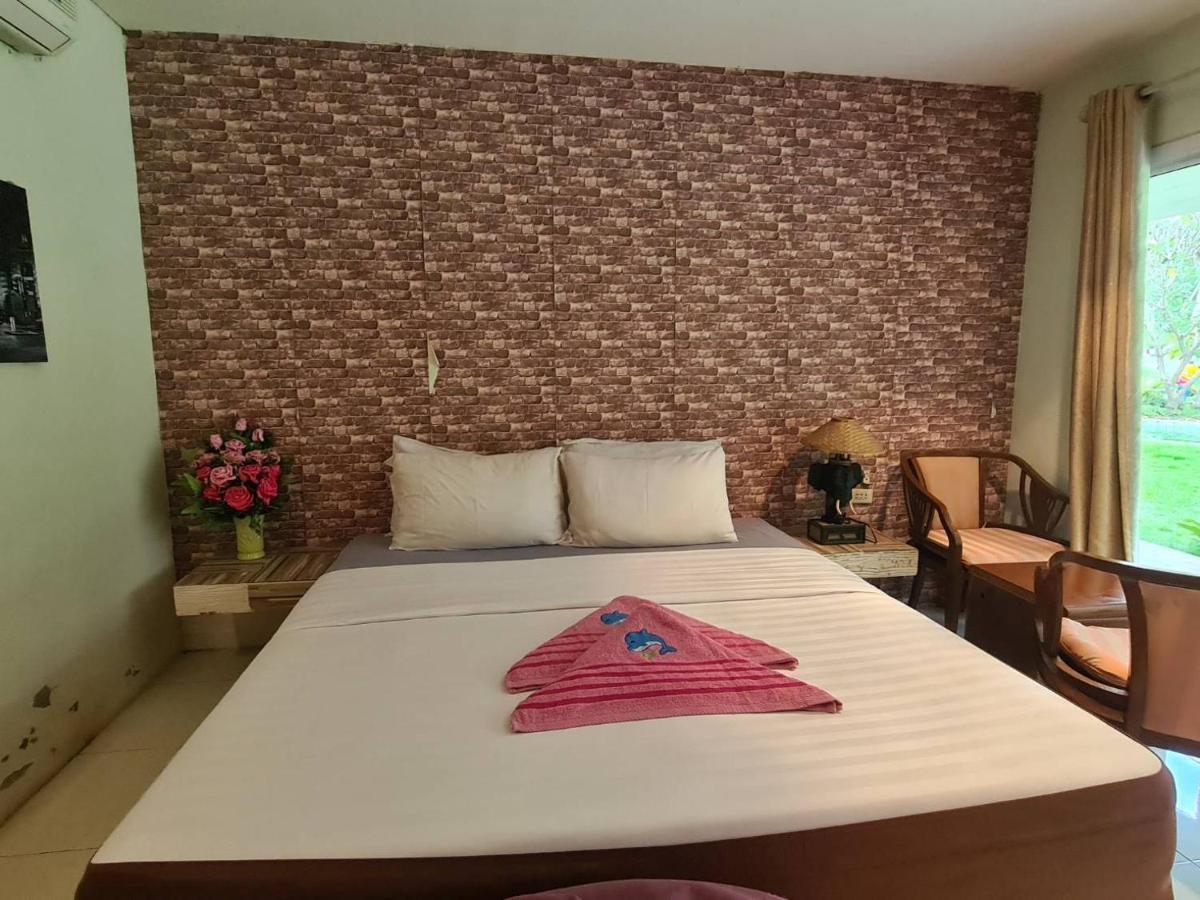 Phutawan Resort Chai Badan Exterior photo