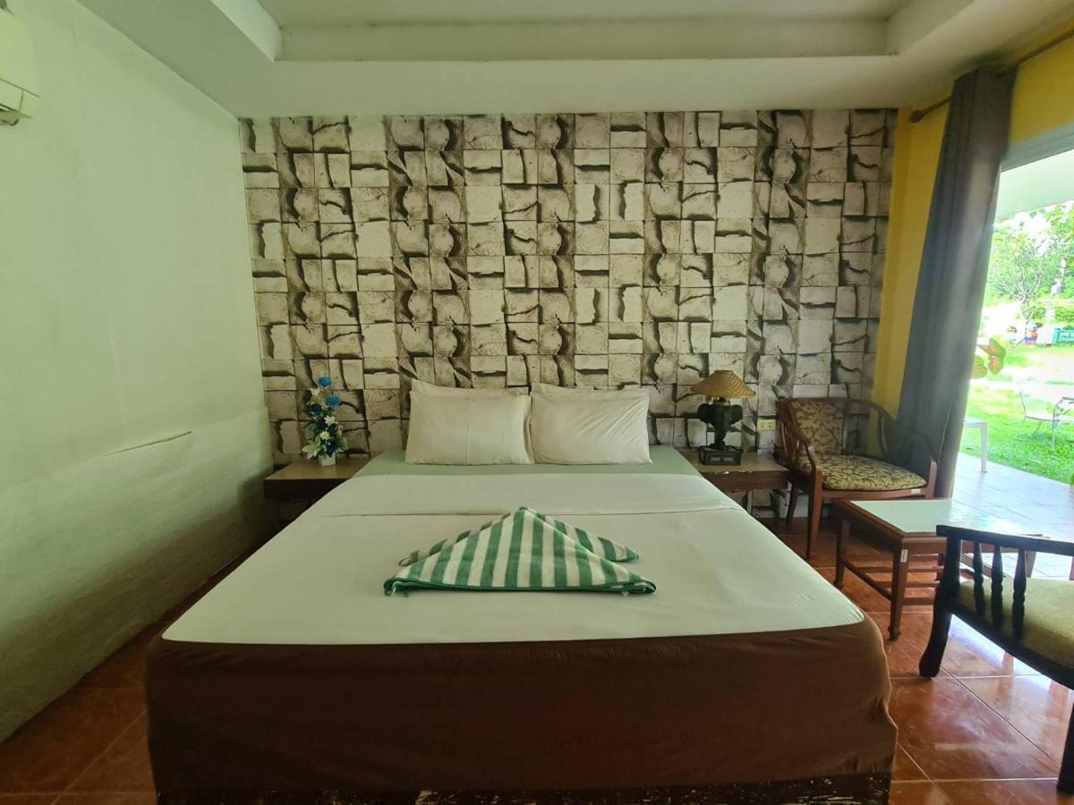 Phutawan Resort Chai Badan Exterior photo