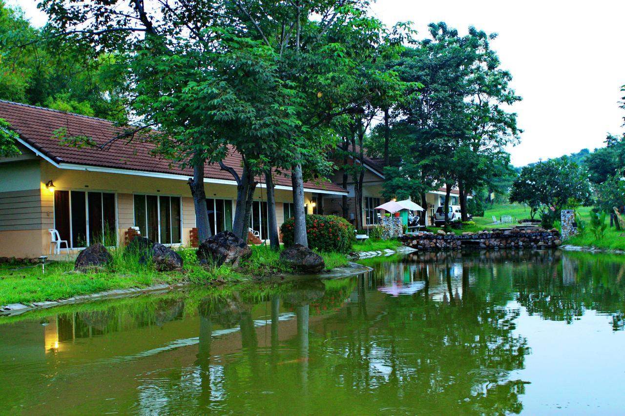 Phutawan Resort Chai Badan Exterior photo